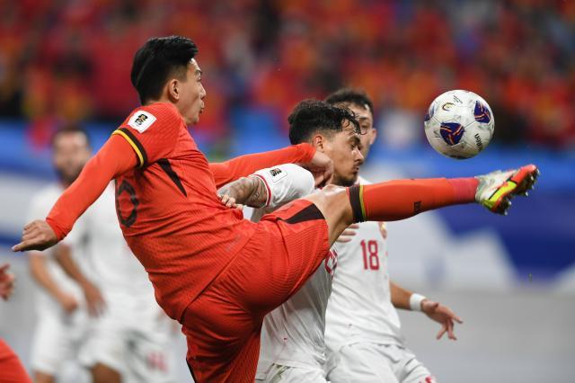 1729047067904067161.jpg (体育)(26)足球——世预赛:中国队对阵印度尼西亚队XxjpseC007295_20241015_PEPFN0A001.jpg