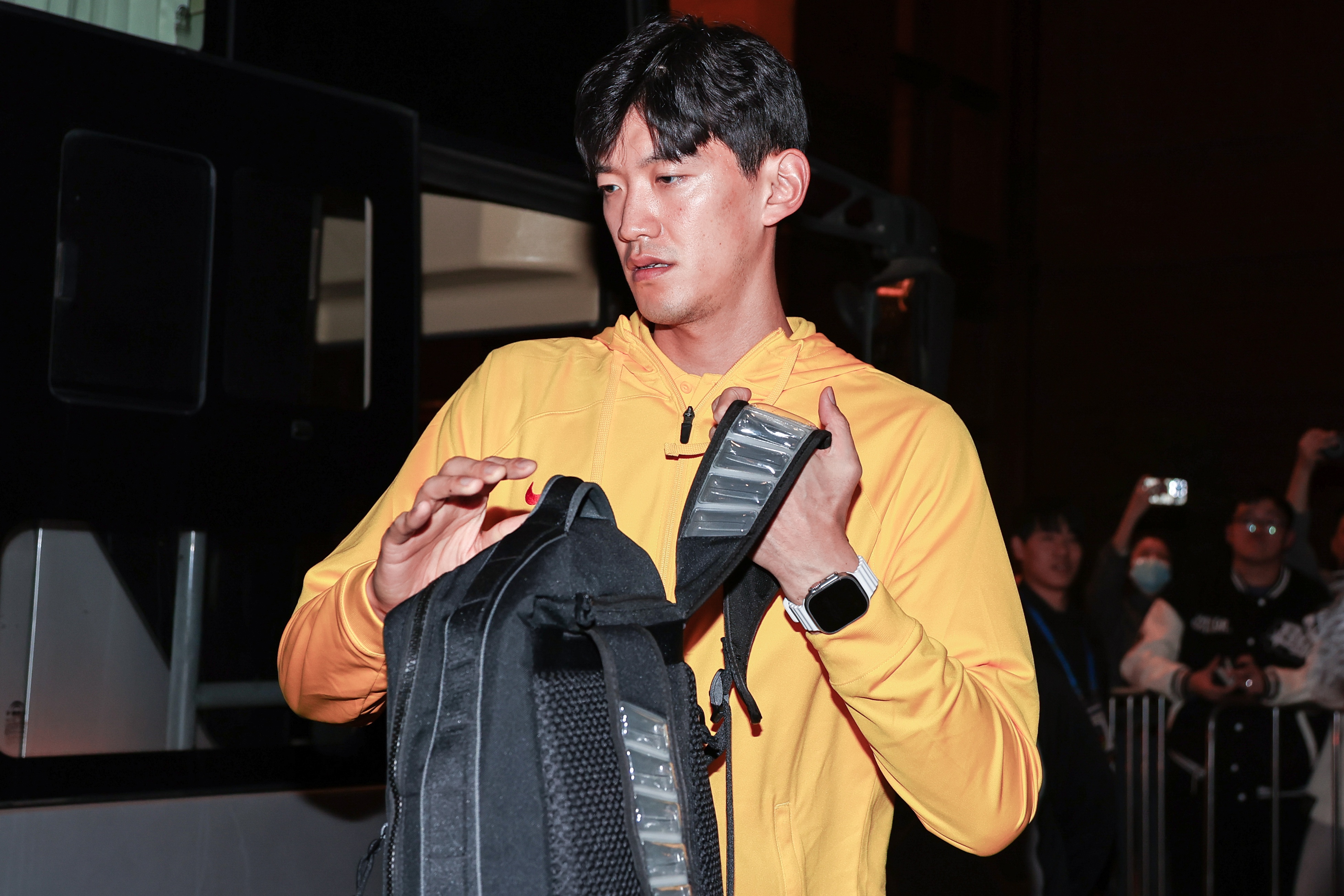 国足与俄超队热身,颜骏凌感慨:国内就是太缺少这样的节奏和强度