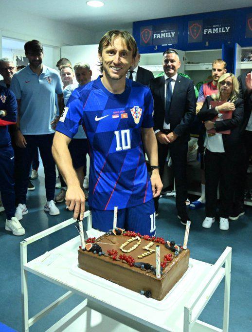 最好的生日礼物！魔笛40岁生日当天送助攻，助球队四球大胜